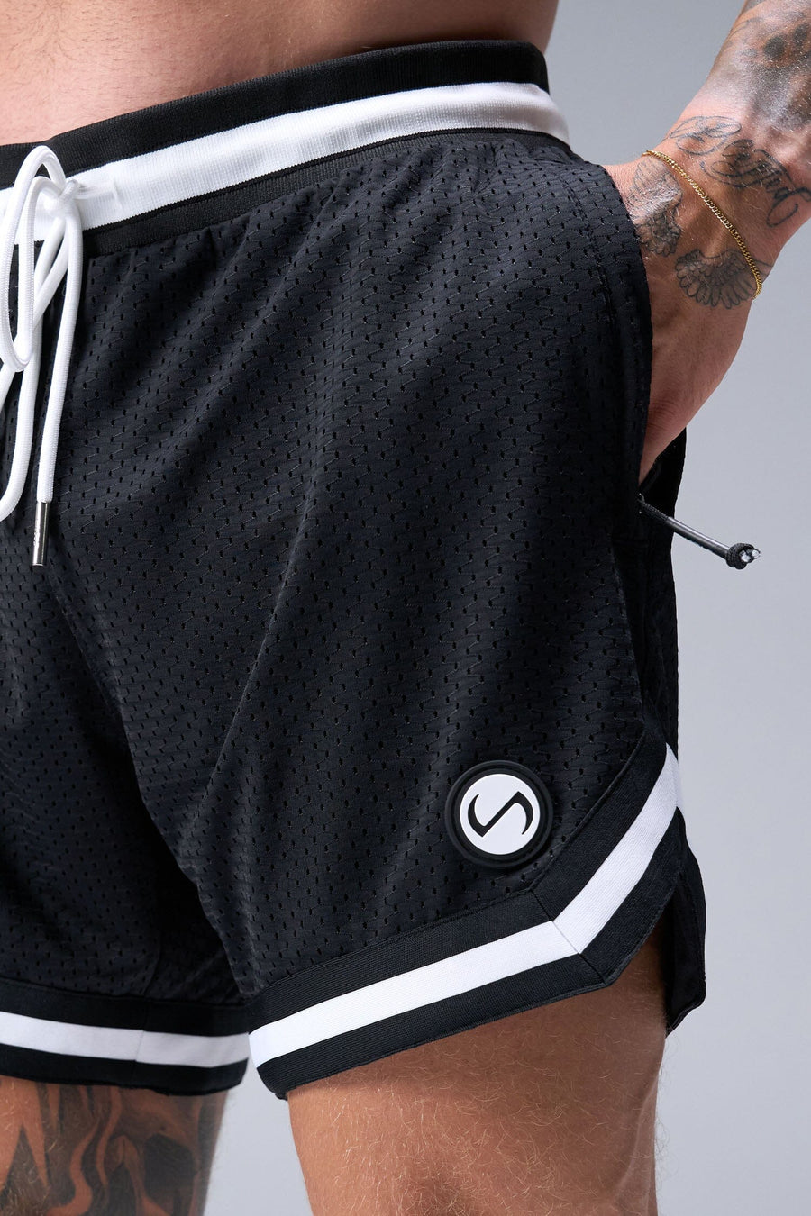 Front Image of Black GTS Evolve Mesh 6" Shorts