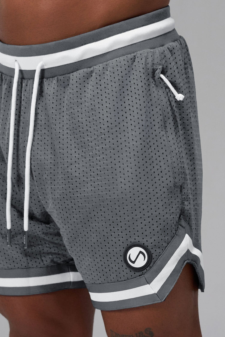 Front View of Gray GTS Evolve Mesh 6 Inch Shorts, featuring dual side pockets and 6 inch inseam for performance and functionality 