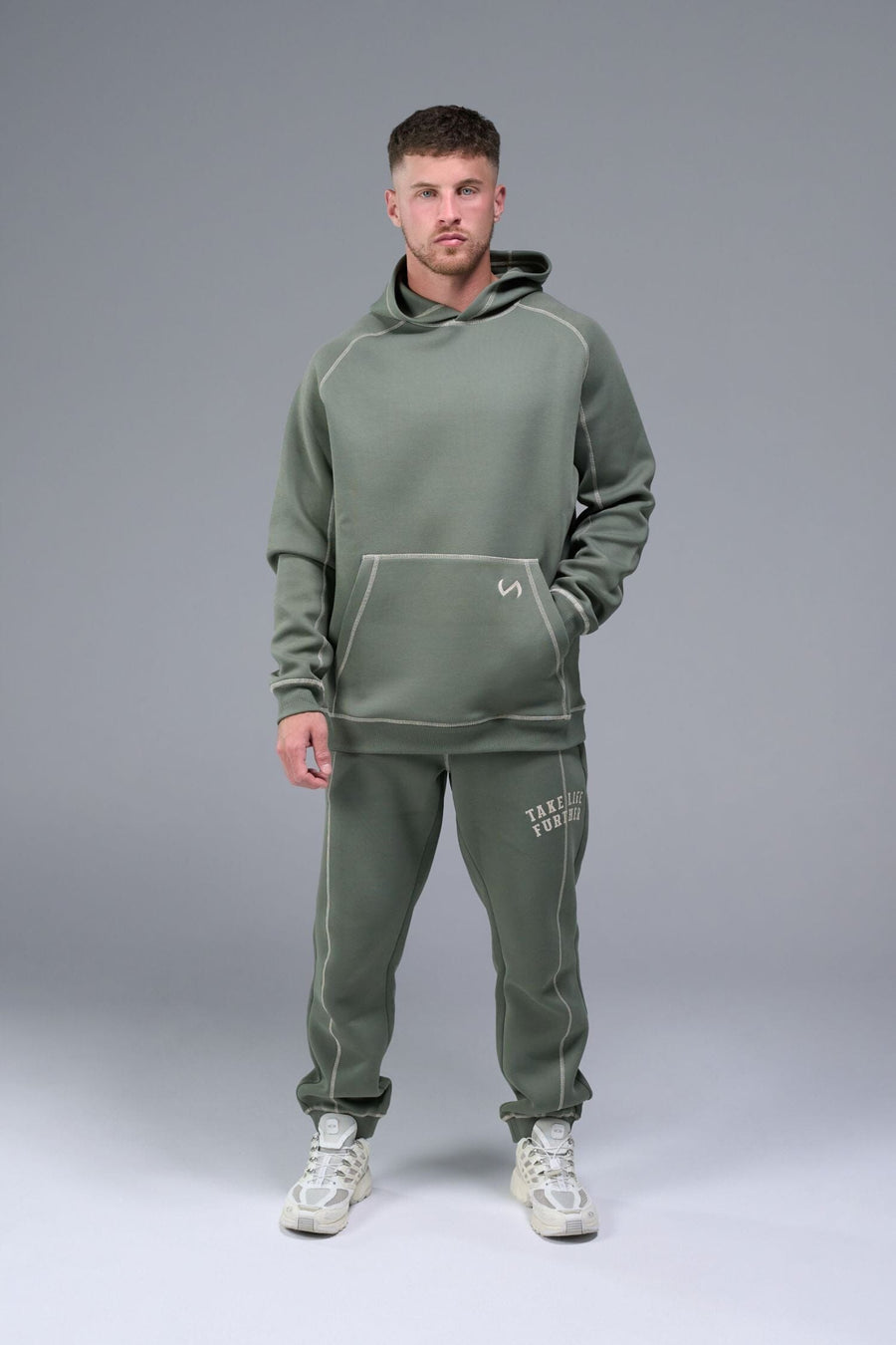 Hoodie Scuba Tech avec surpiqûres contrastantes