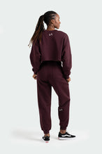 https://cdn.shopify.com/s/files/1/2665/0346/files/CHILL_CROP_SWEATSHIRT-DARK_BERRY.mp4?v=1647649857