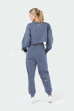 https://cdn.shopify.com/s/files/1/2665/0346/files/contour_chill_sweatpants_-_smokey_gray.mp4?v=1648218783