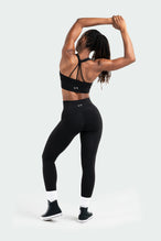 https://cdn.shopify.com/s/files/1/2665/0346/files/Contour_Halter_Sports_Bra_Black.mp4?v=1647648466