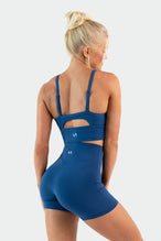 https://cdn.shopify.com/videos/c/o/v/eda50efc215742c5992f930264210b05.mp4